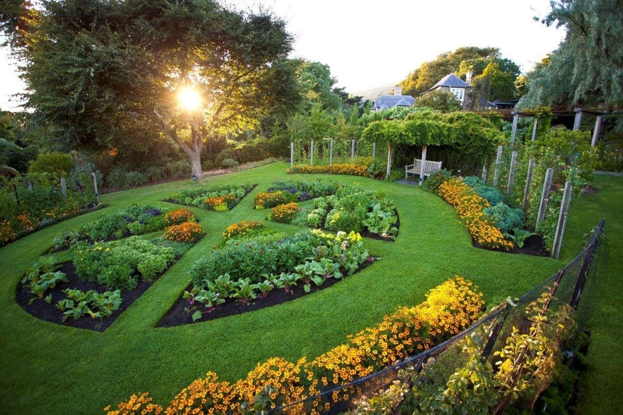 Съедобный сад. Ландшафт огорода. Красивый огород. Дизайн сада.