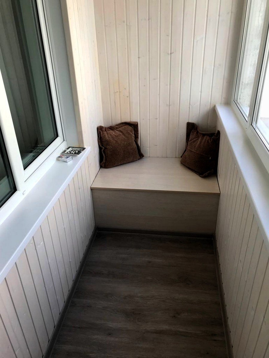 Перекраска деревянного балкона