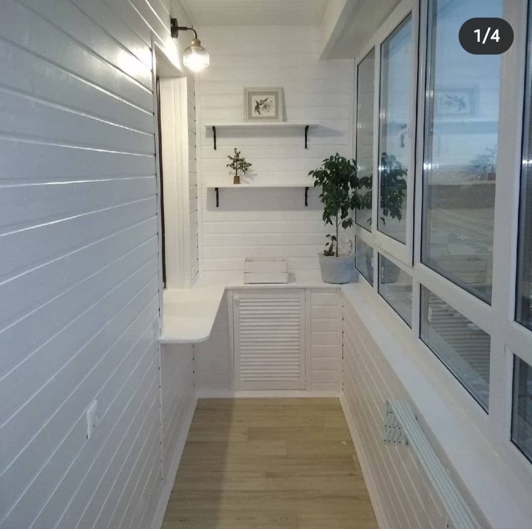 Белая вагонка на балконе