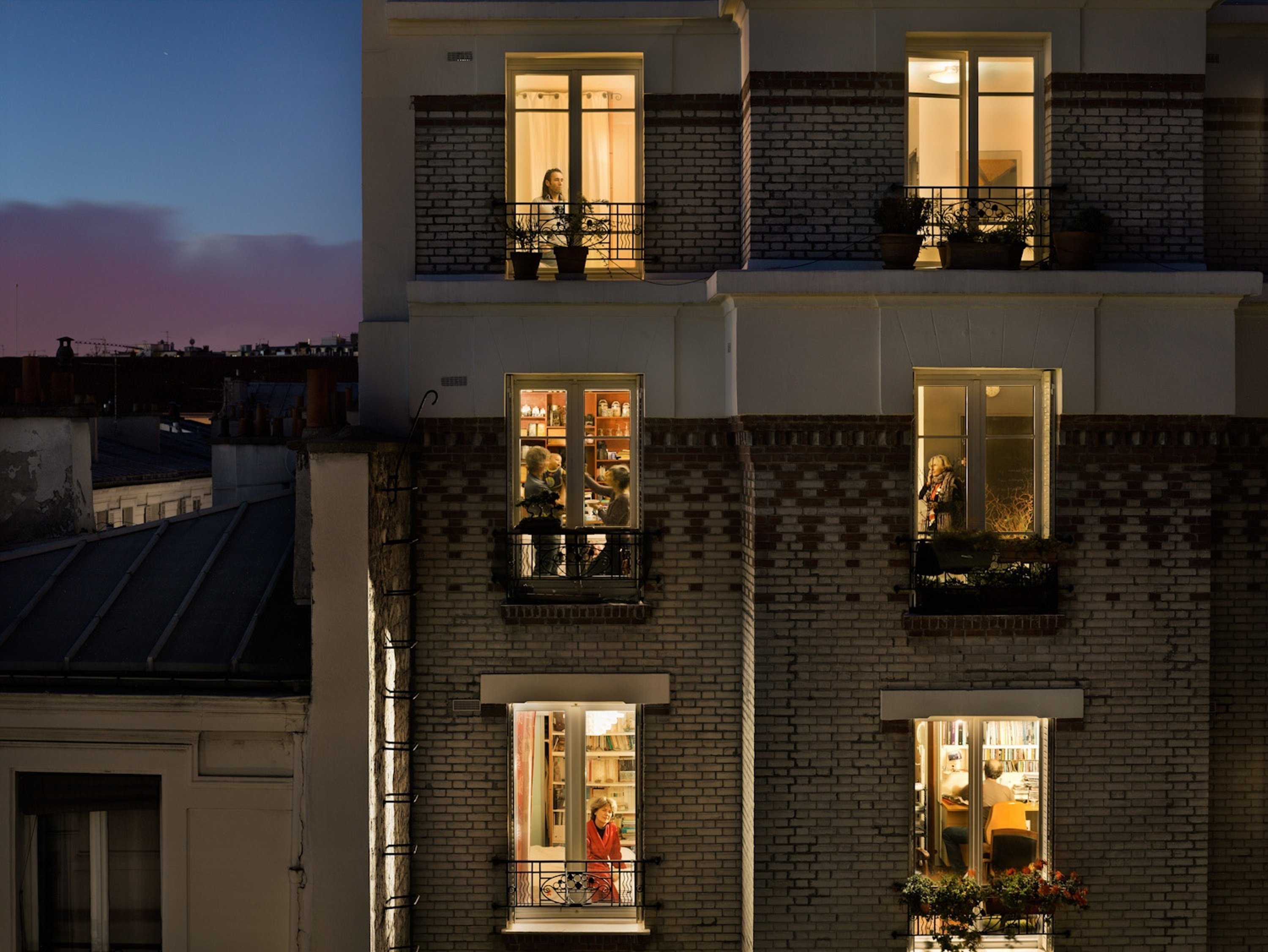 Жизнью в окнах живут дома. Париж напротив. Гейл Алберт-Халабан, «из моего окна».