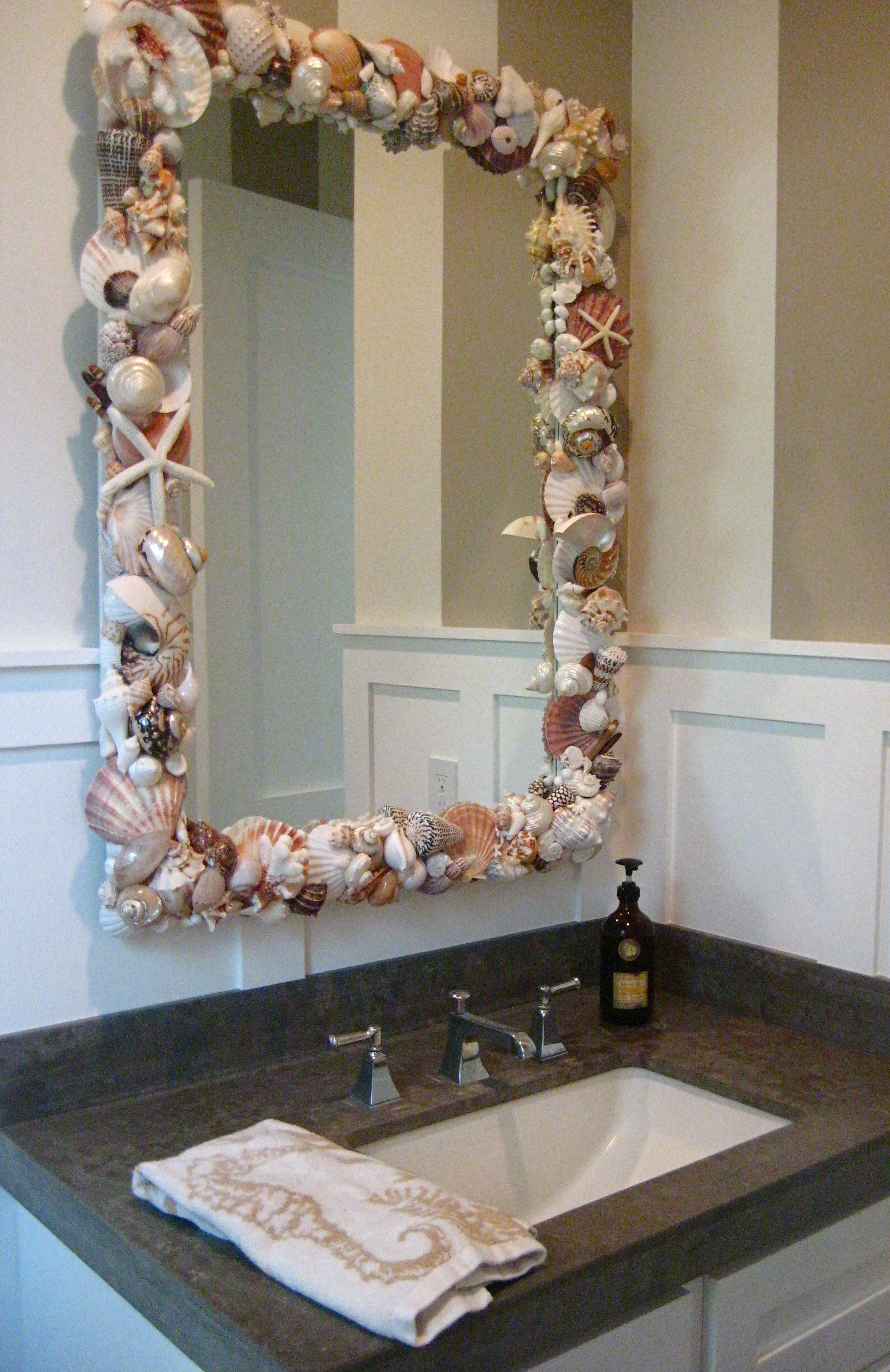 Декор зеркала ракушками