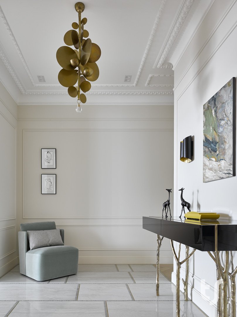 Оригинальное кресло в прихожую