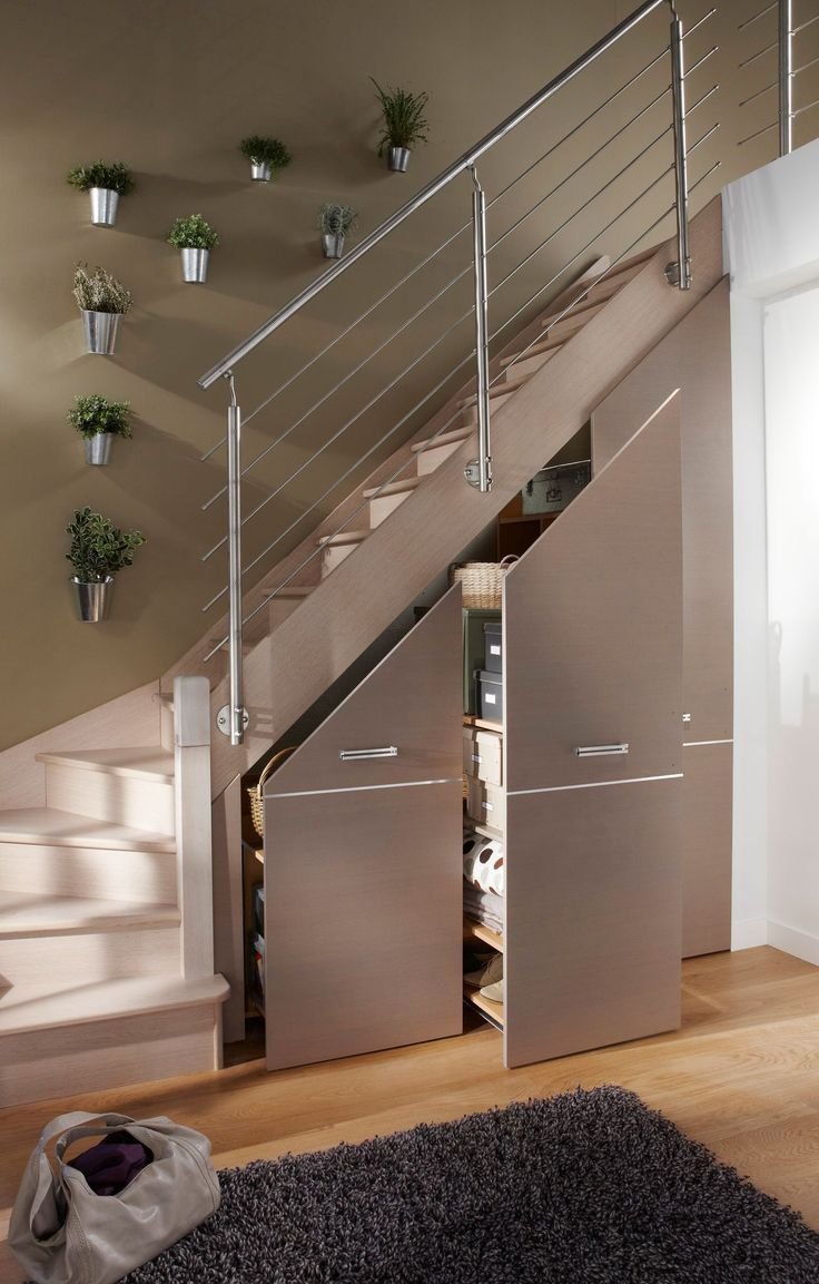 Красивый шкаф под лестницей в частном доме: фото в интерьере