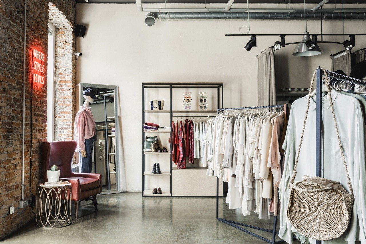 Американский шоу рум. Дизайн шоурума. Шоурумы одежды. Рума т. Гардероб в фотостудии.