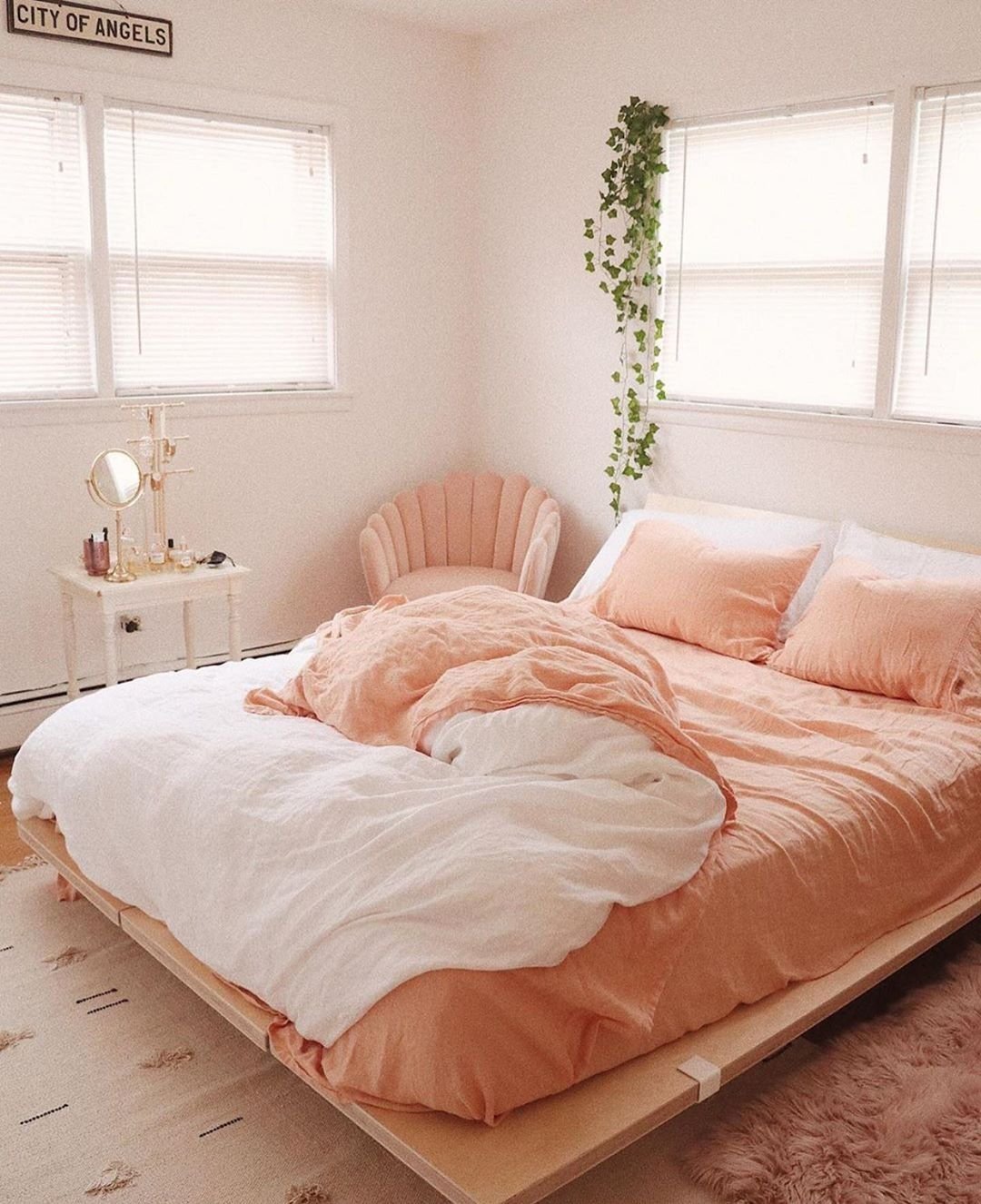 дизайн персиковой спальни фото