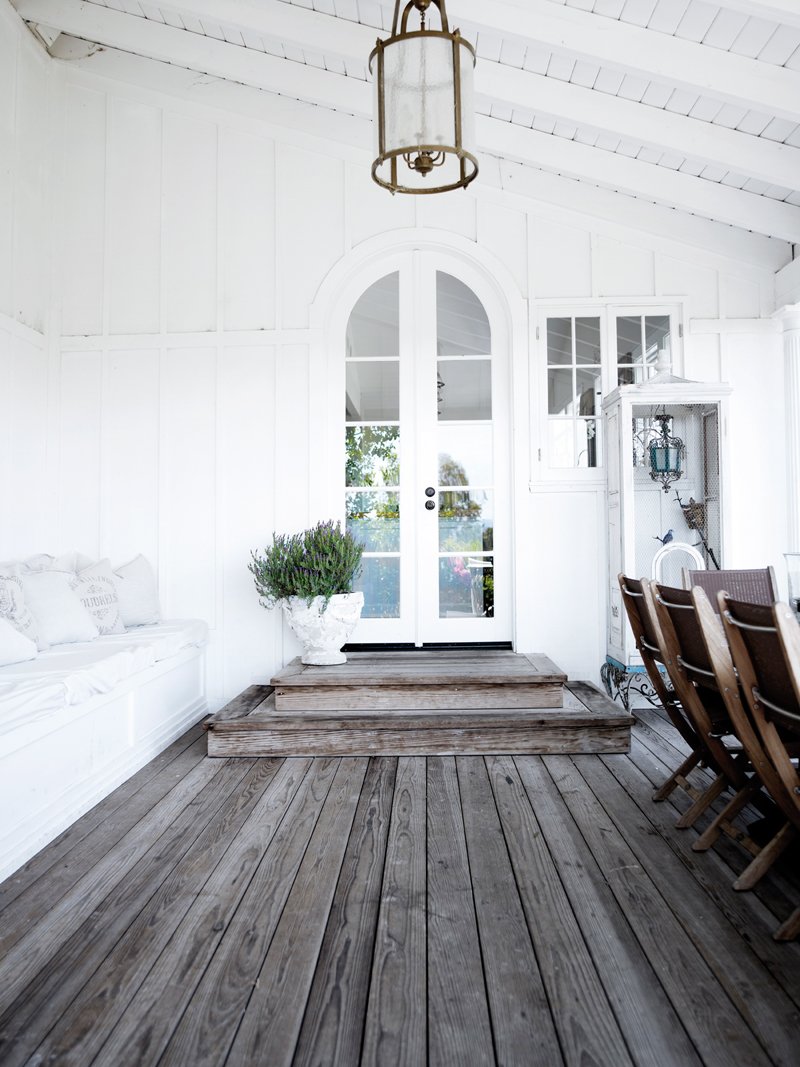 Вернпда в белых тоннах