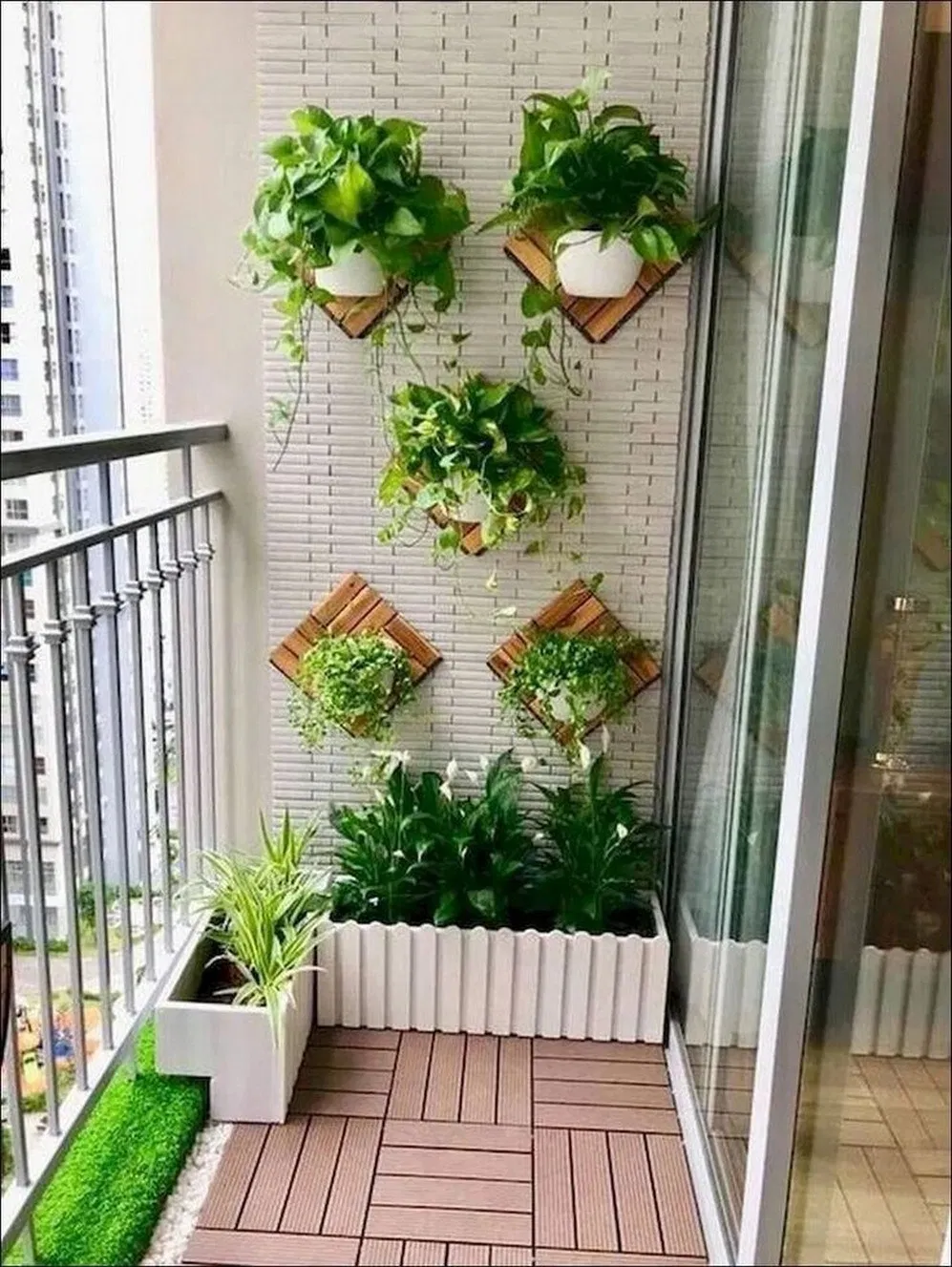 Многолетние цветы для балкона или как организовать подвесную клумбу
