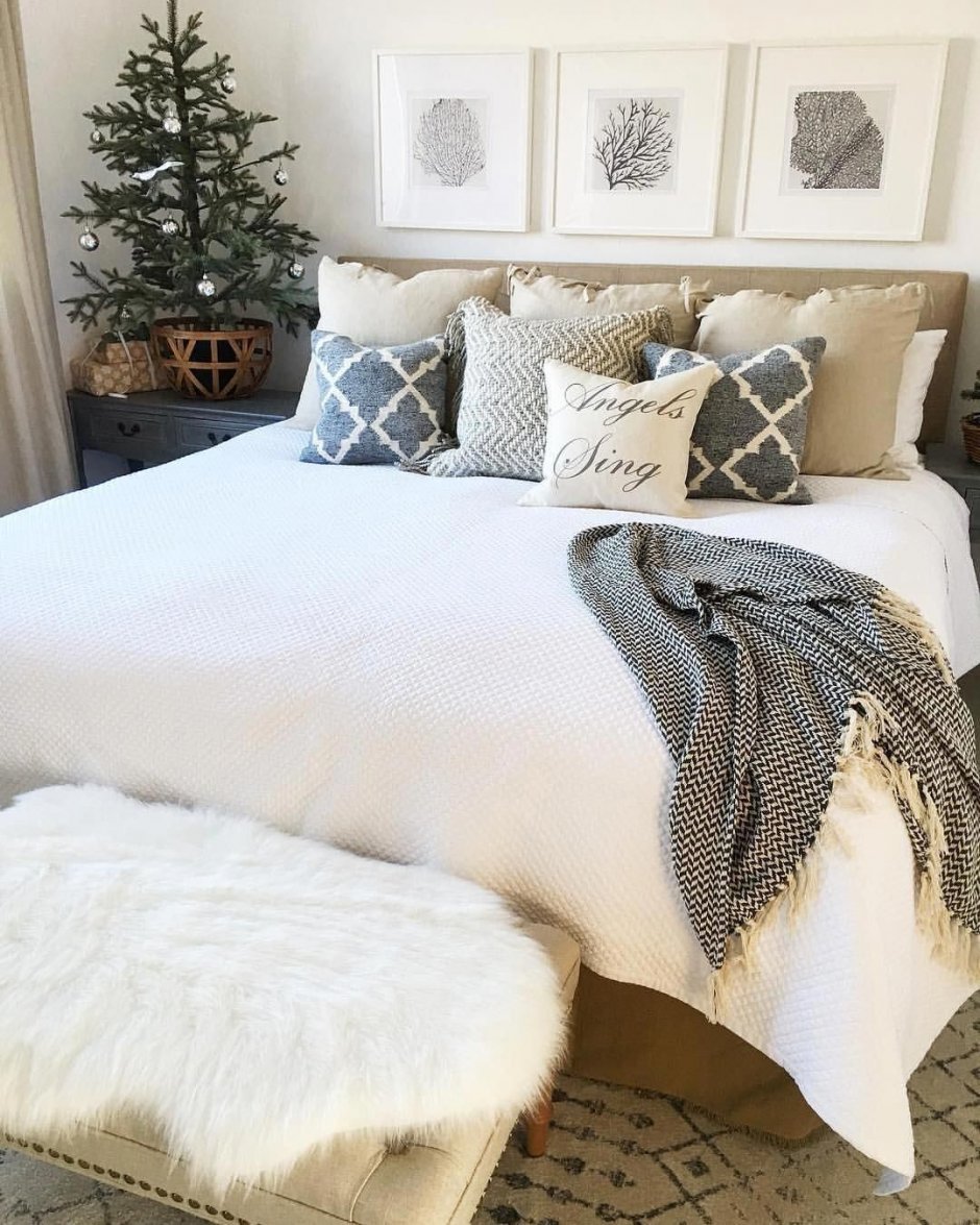 Подушки на кровать в спальню