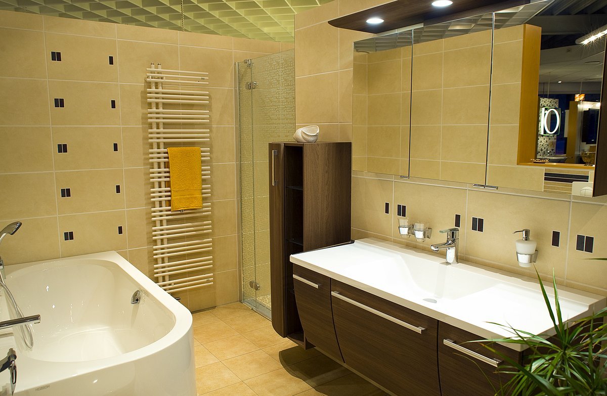 Г образная ванная комната