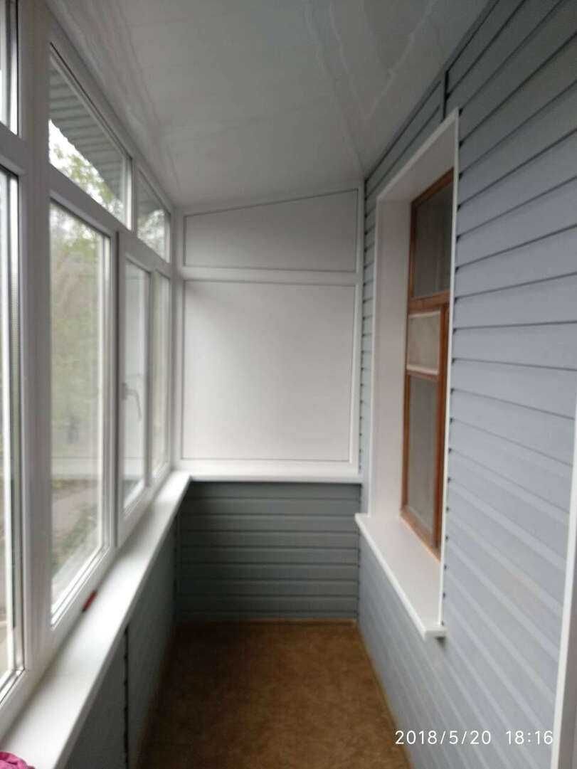 отделка балкона стеновыми панелями фото