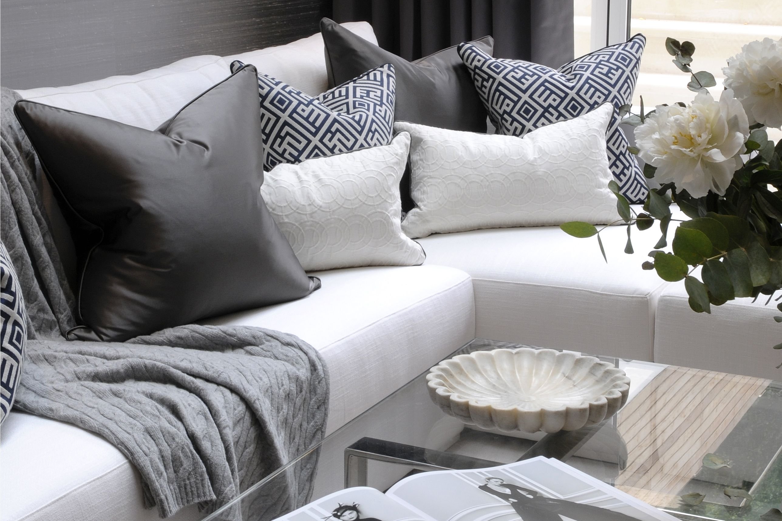 Диванные подушки в интерьере гостиной (45 фото) - красивые картинки и HD фото