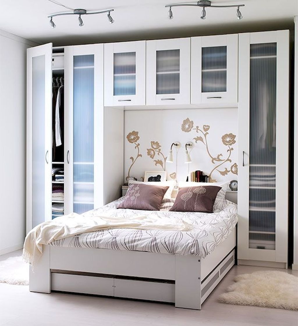 шкафы в маленькой спальне дизайн фото