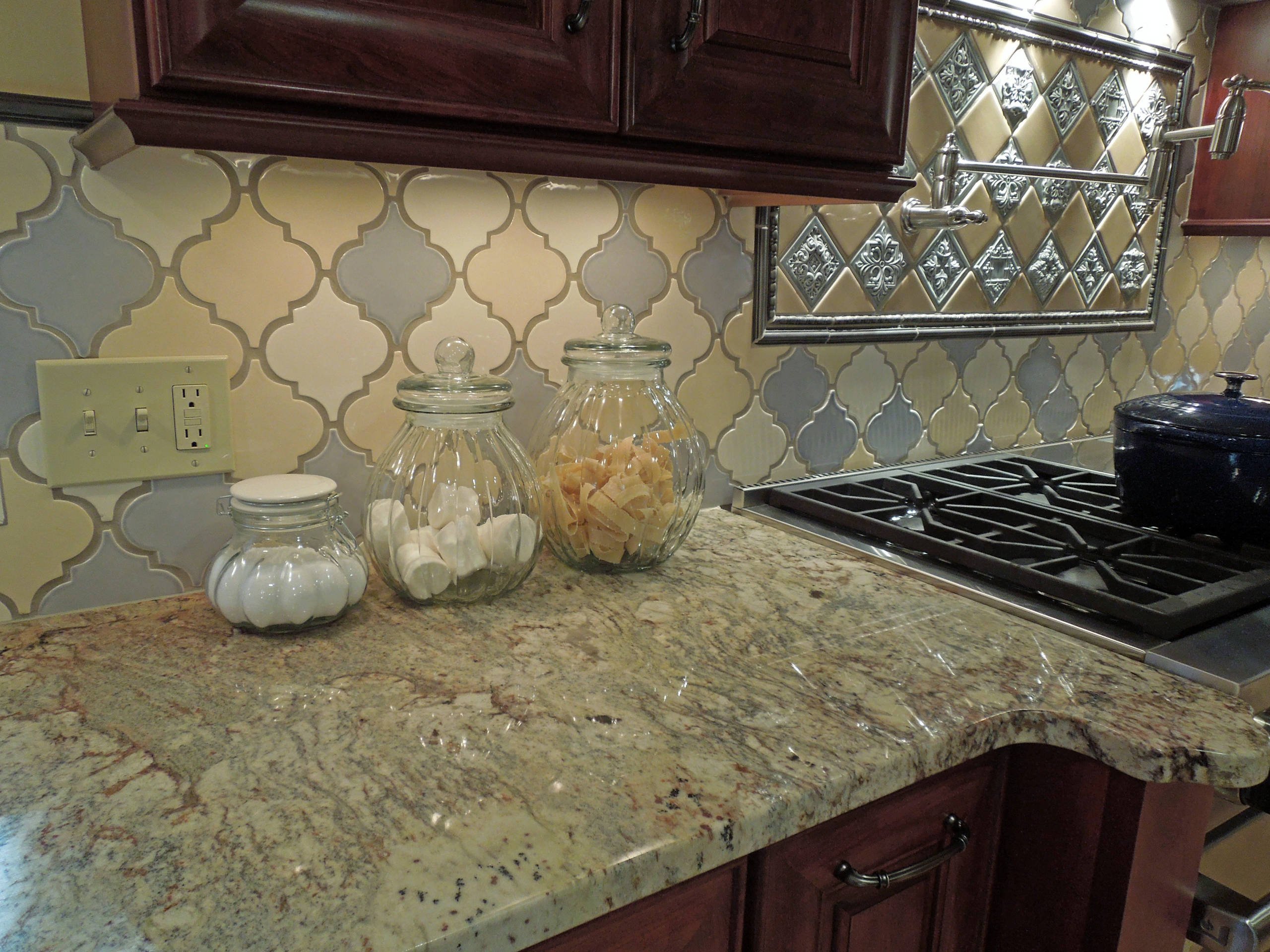 плитка арабеска в интерьере кухни
