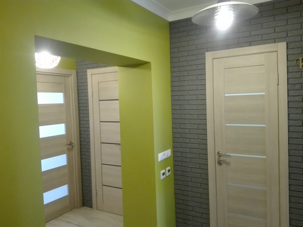 Коридор фисташкового цвета