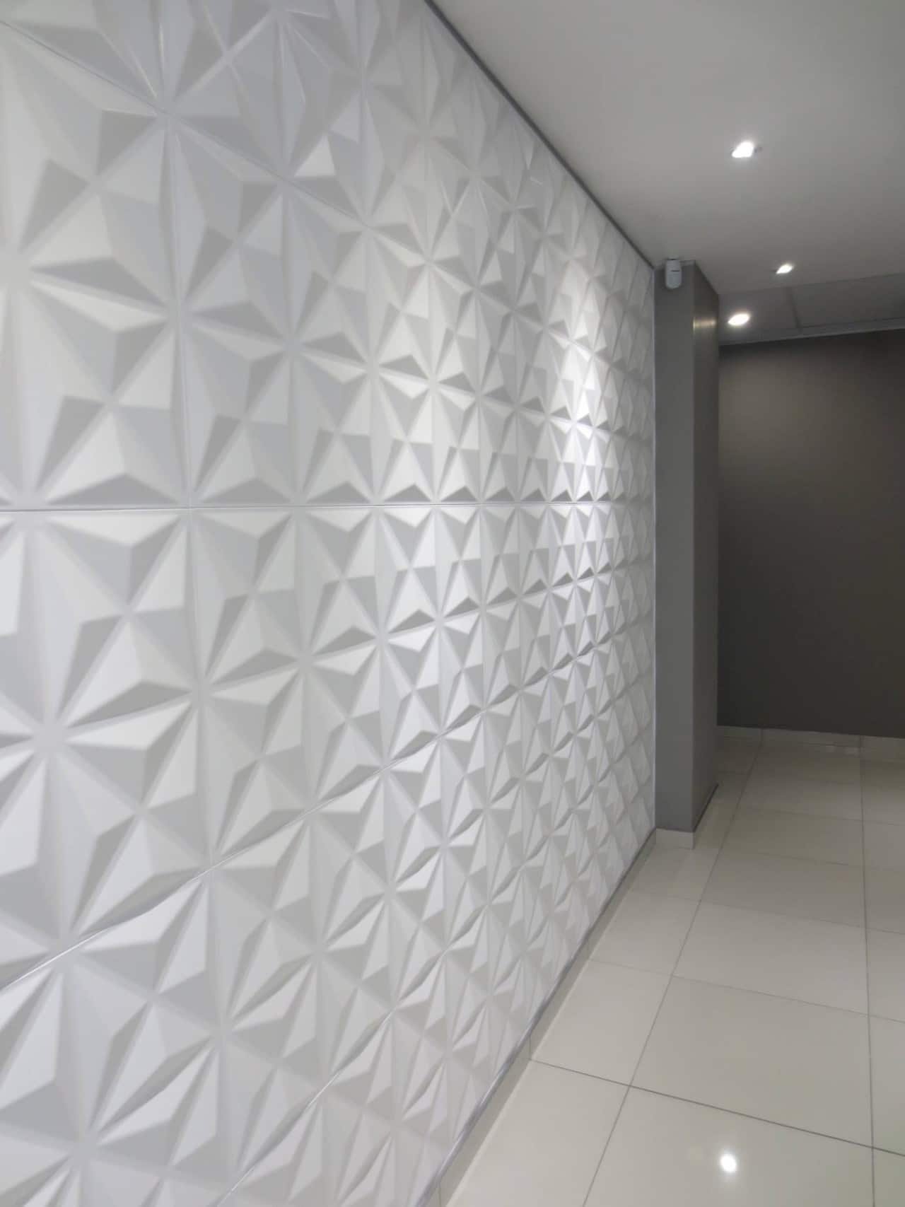 Цветная потолочная плитка, как выбрать дизайн поверхности, преимущества декоративного материала