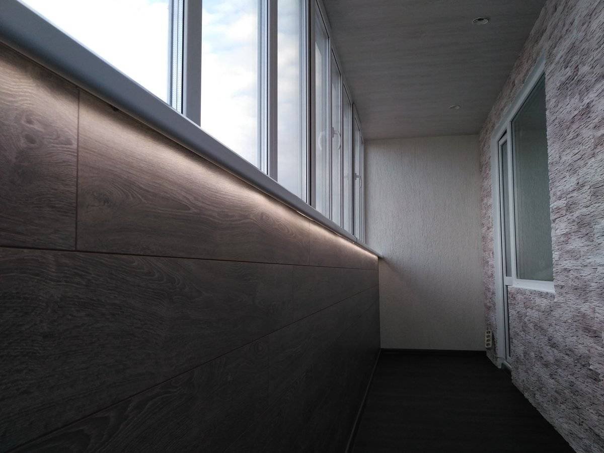 Отделка кирпичного балкона