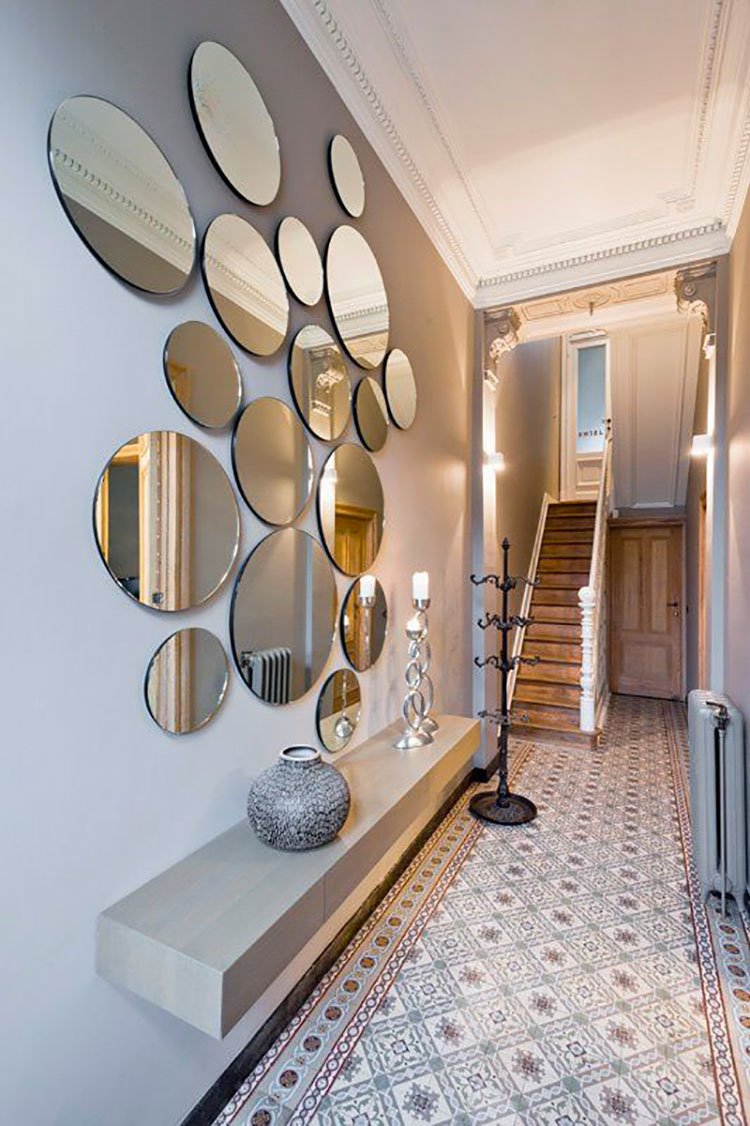 Прихожая в современном стил