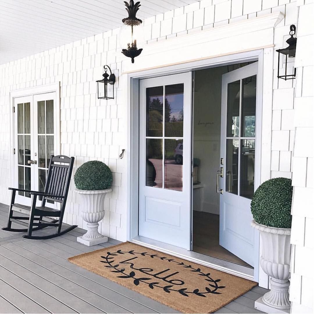 Коридор с крыльцом