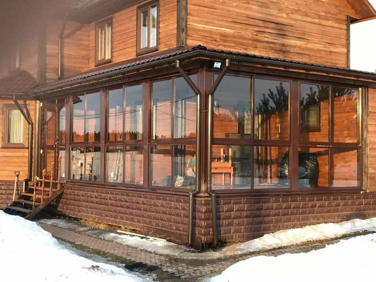 Баня с застекленной верандой