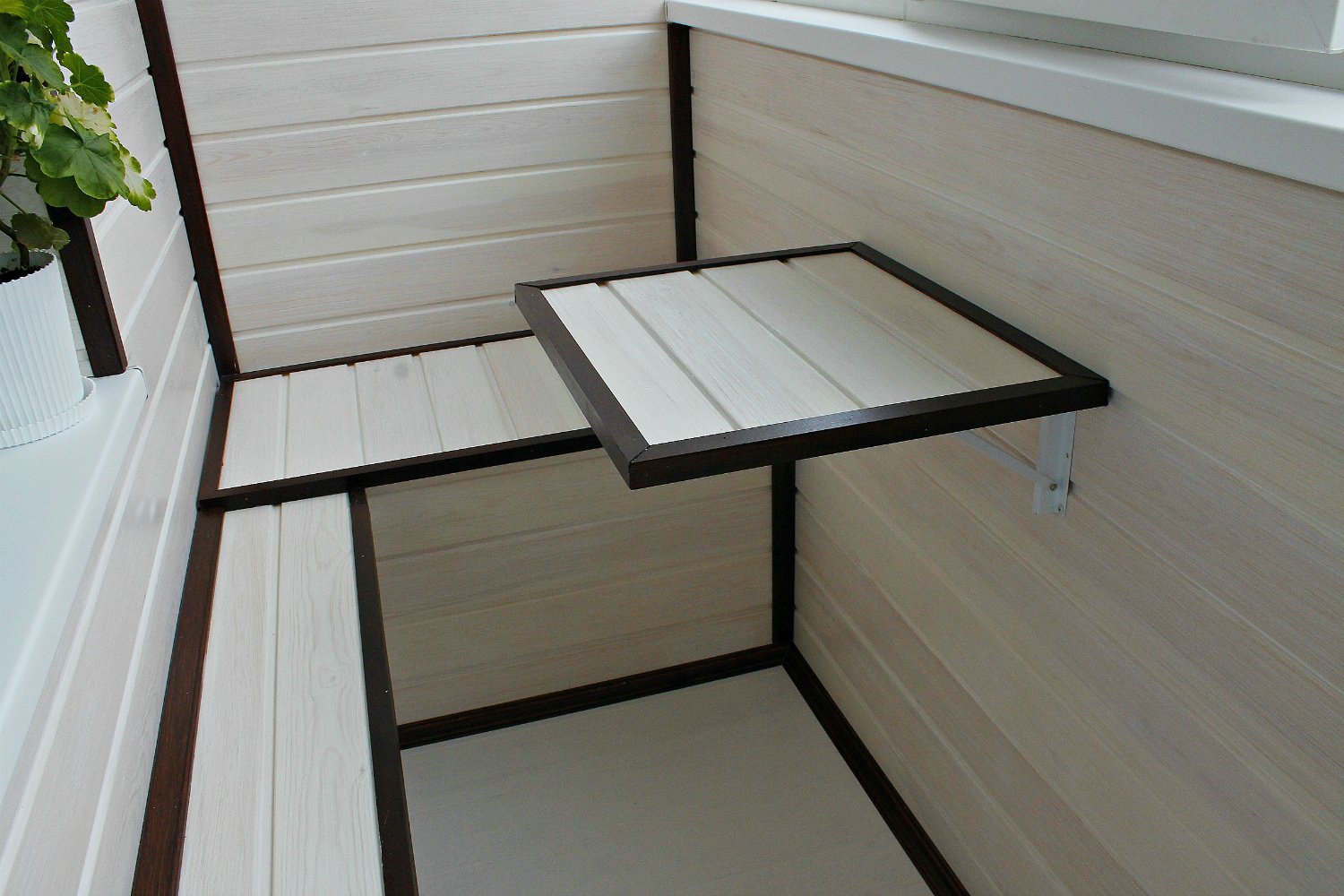 Откидной стол для балкона 600х400 Столешница ЛДСП толщиной 26 мм