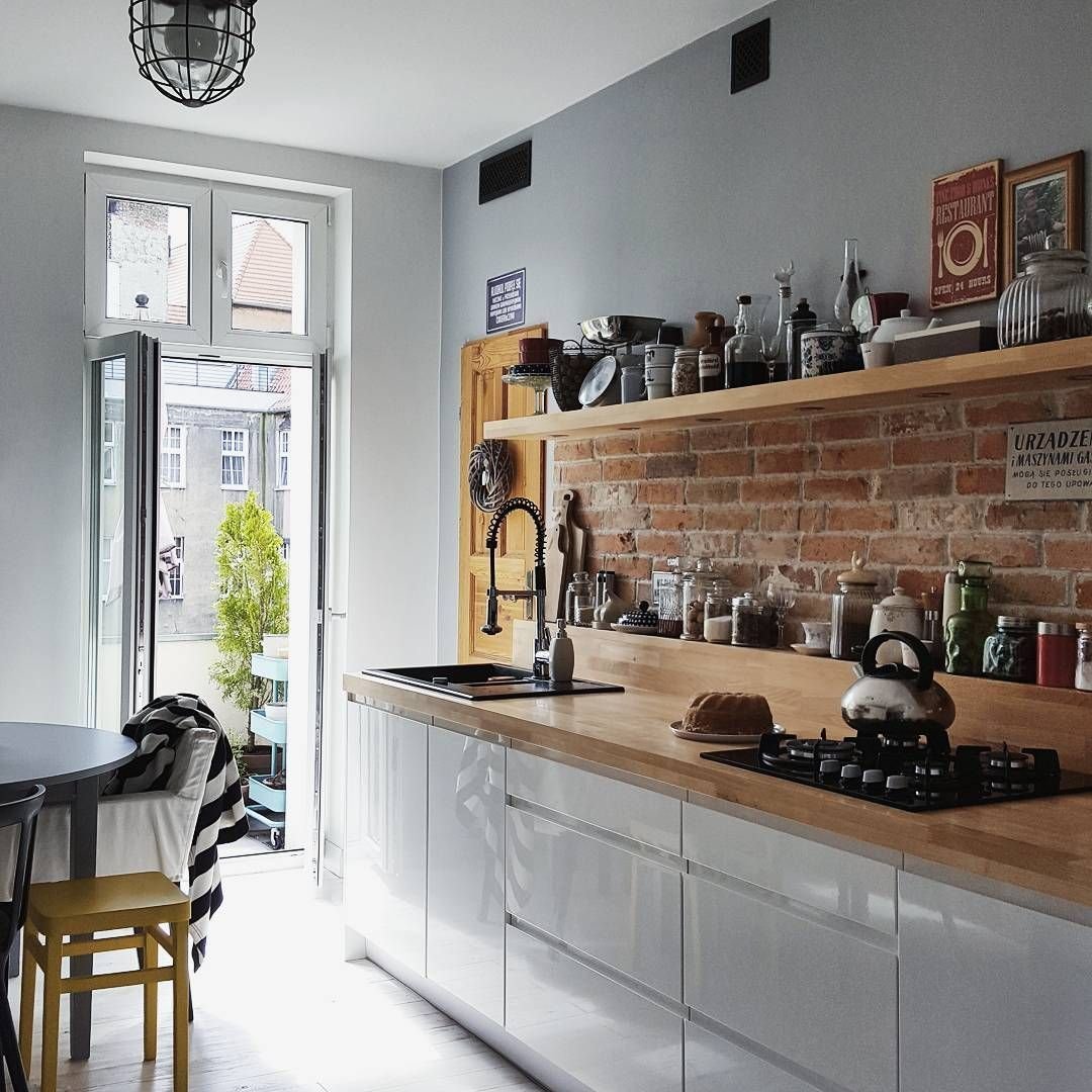 Кухня в скандинавском стиле с элементами лофта