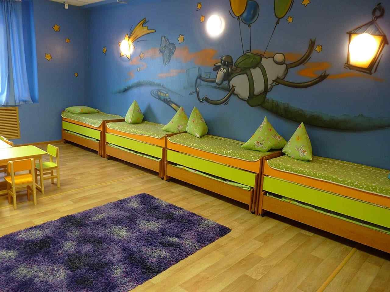 Спальная комната в детском саду (58 фото)