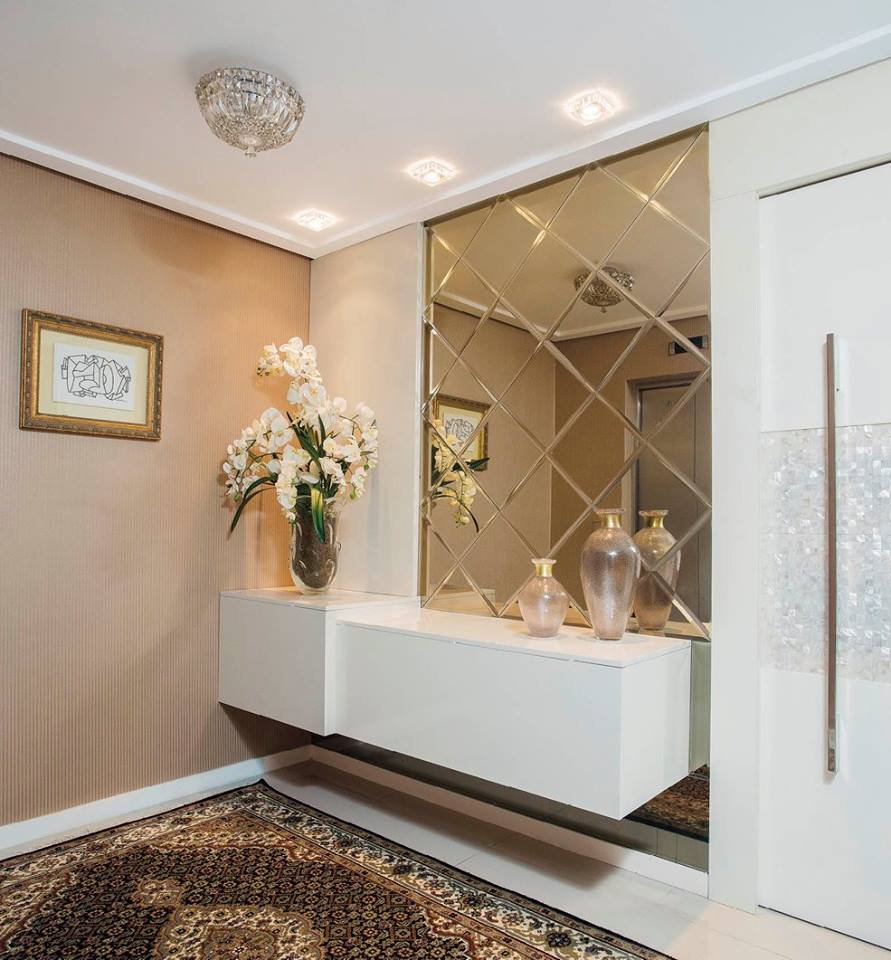 Зеркала в интерьере прихожей