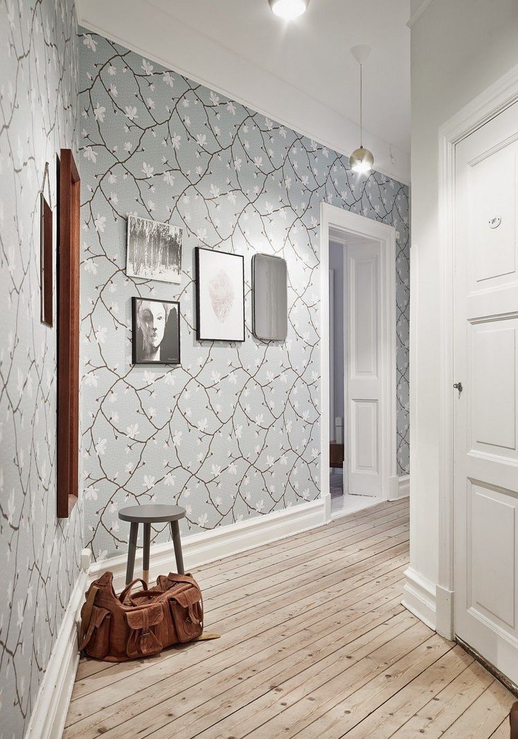 Стильные обои в прихожую