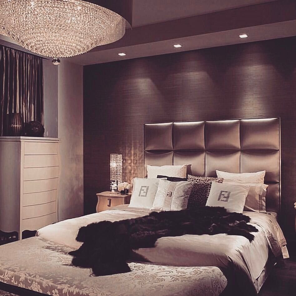 Светильник настенный над кроватью