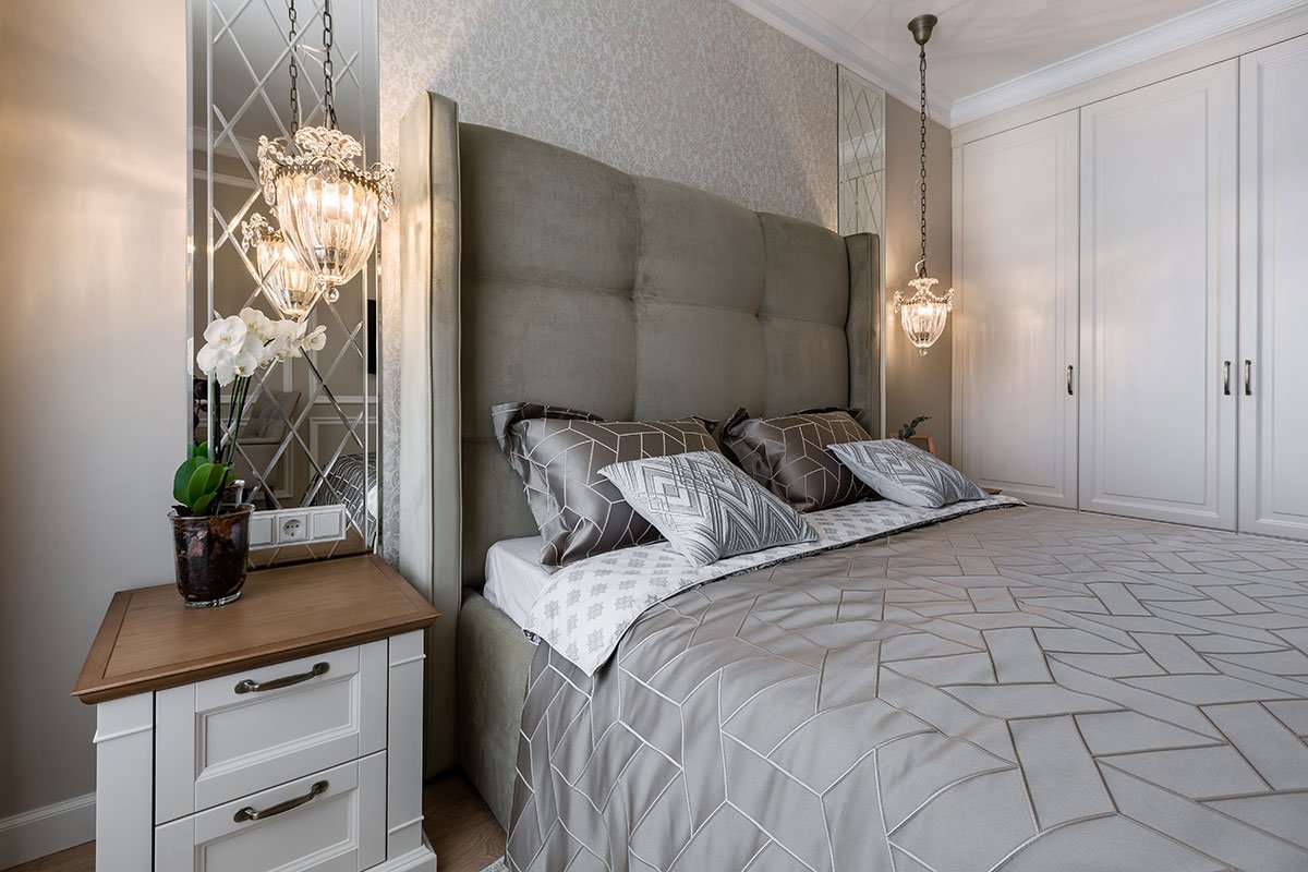 Светильник на изголовье кровати