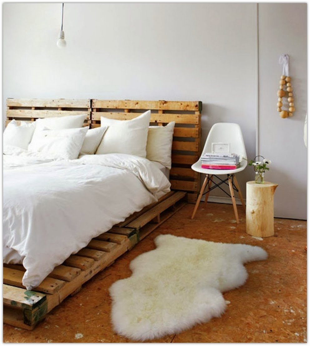 Кровать из поддонов в скандинавском стиле