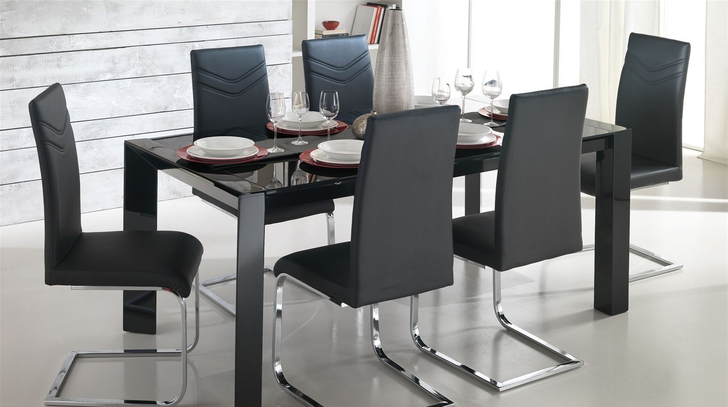 М сити столы. Кухонный стол Mertuno 110. Кухонный стол стильный. Стол и стулья для кухни хайтек. Черные стулья для кухни.