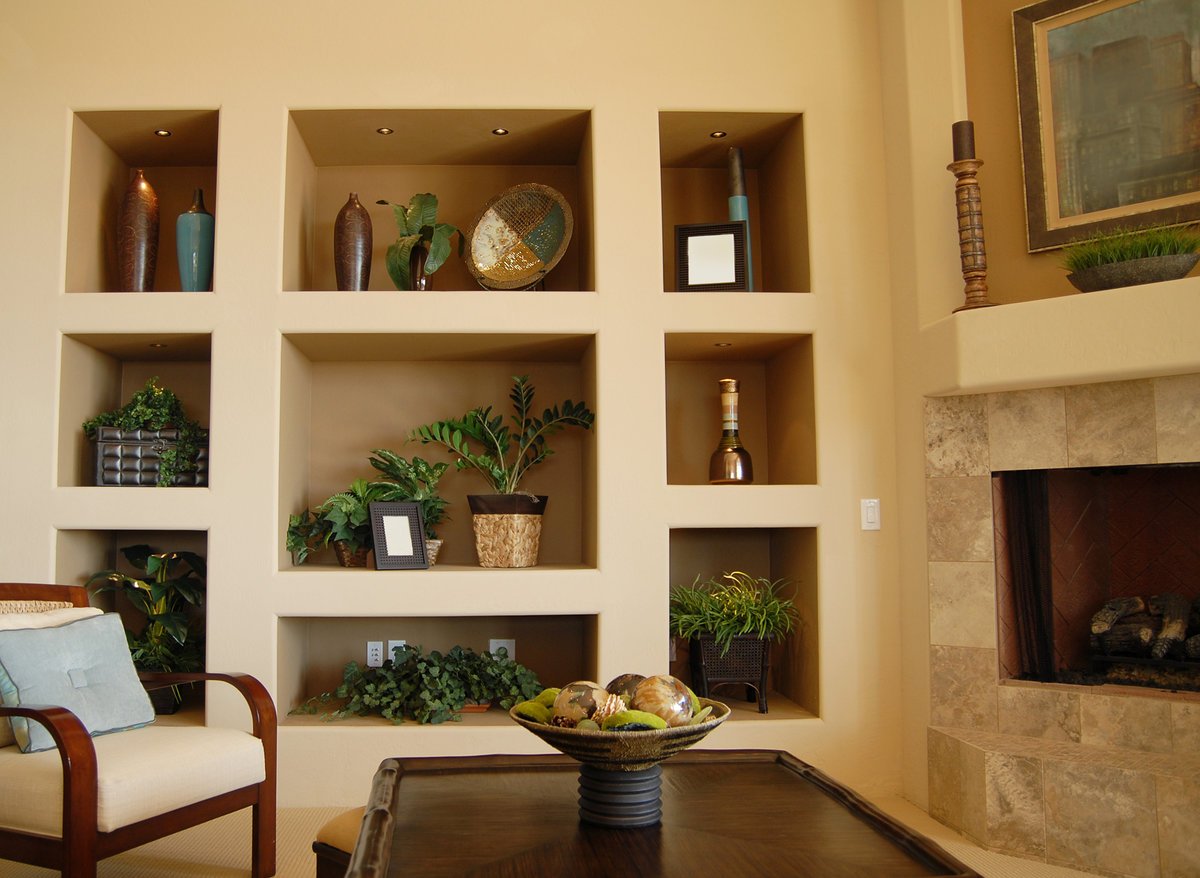 Встроенные открытые полки