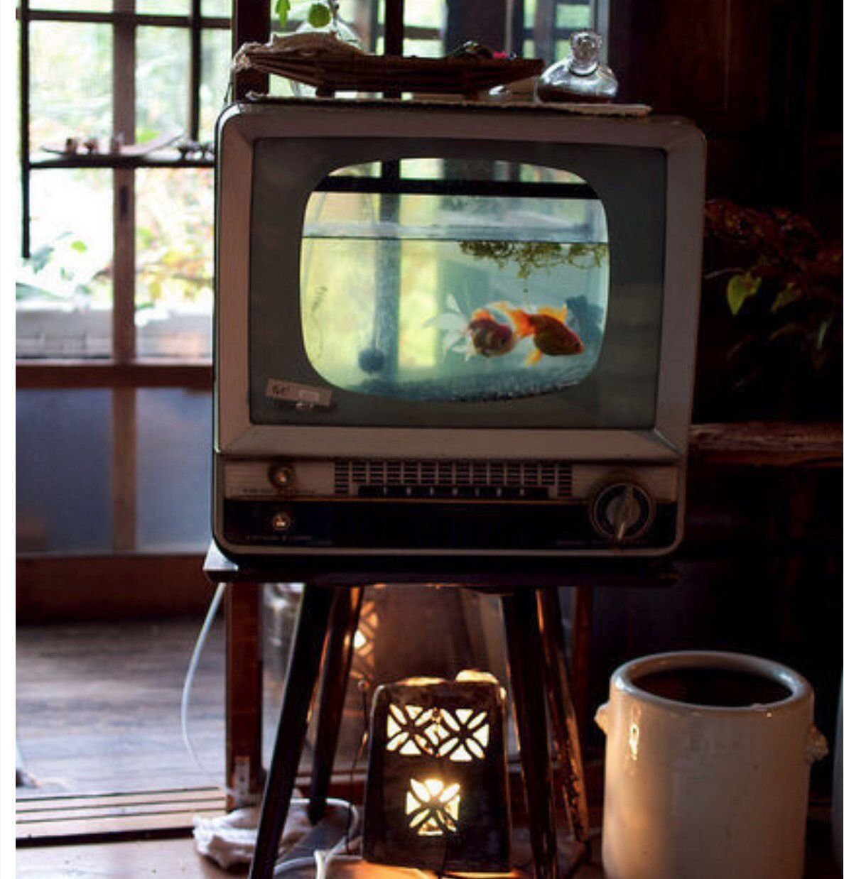 Столик из старого телевизора
