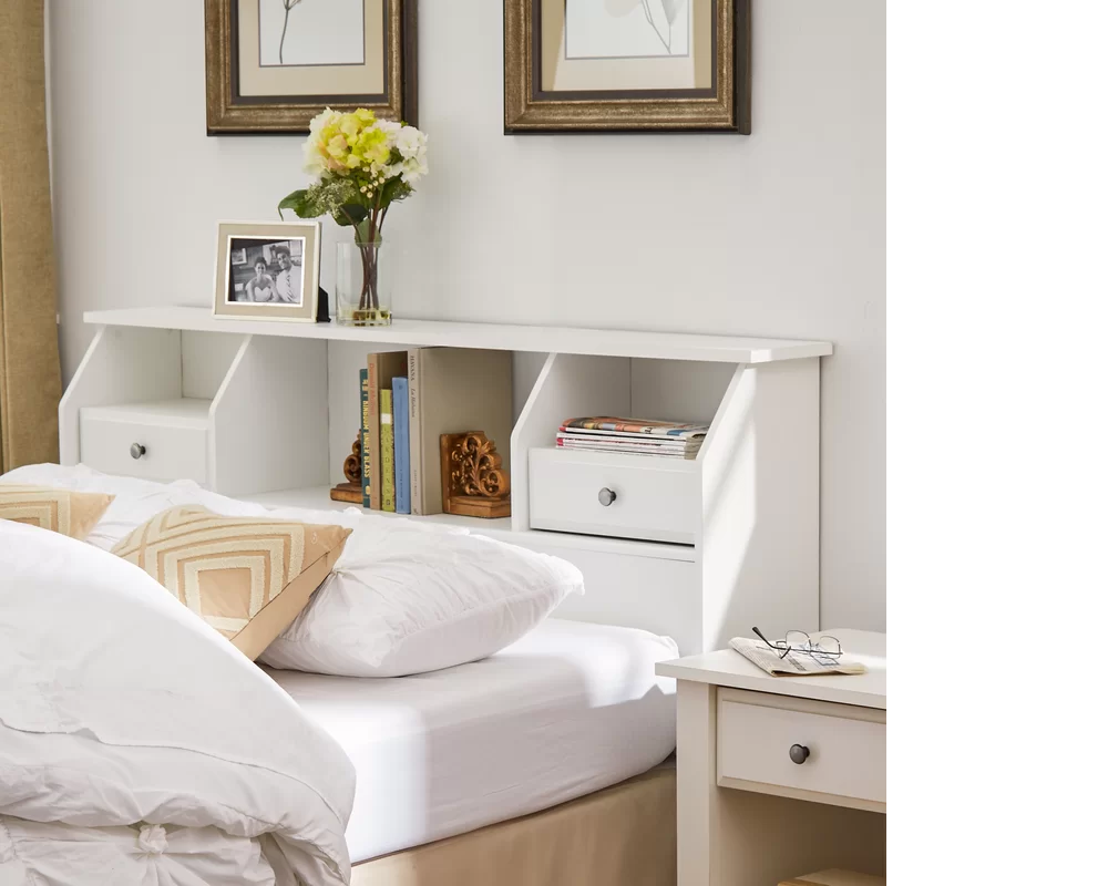 Кровать с тумбой в изголовье