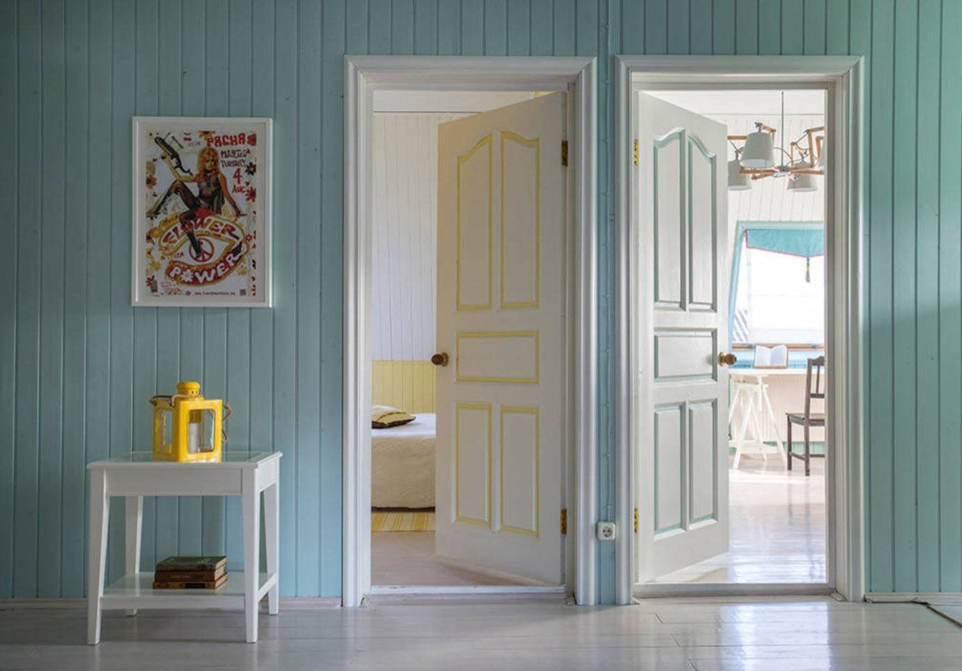 Как красиво покрасить дверь. Двери в интерьере. Белые межкомнатные двери в интерьере. Деревянные двери в интерьере. Цветные двери в интерьере.