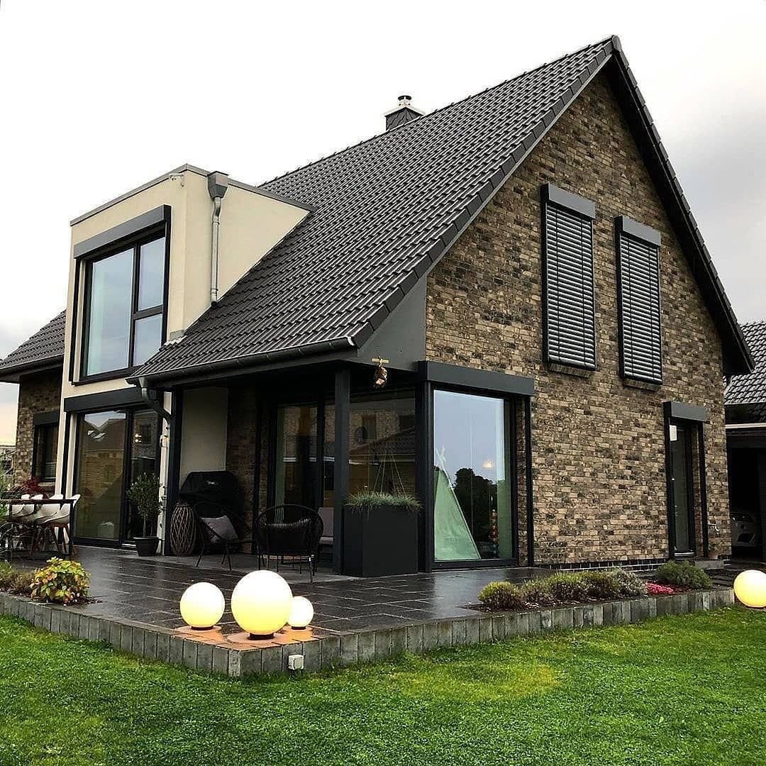 Фасады загородных домов