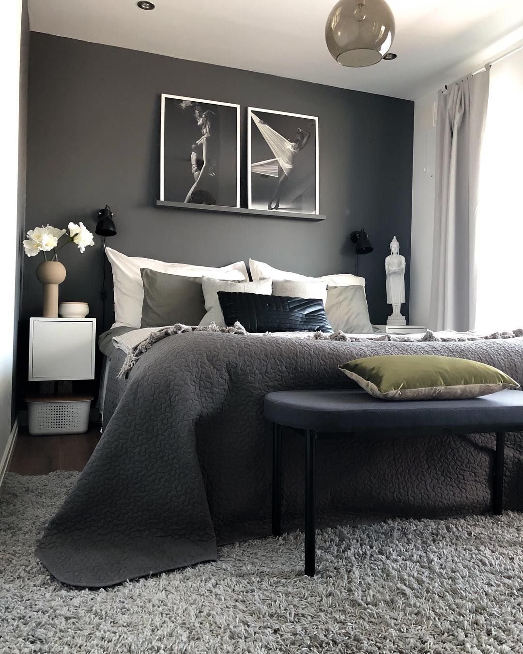 Комната с серой мебелью. Серый цвет стен в интерьере. Спальня в сером цвете. Спальня в темно серых тонах. Спальня в серых оттенках.