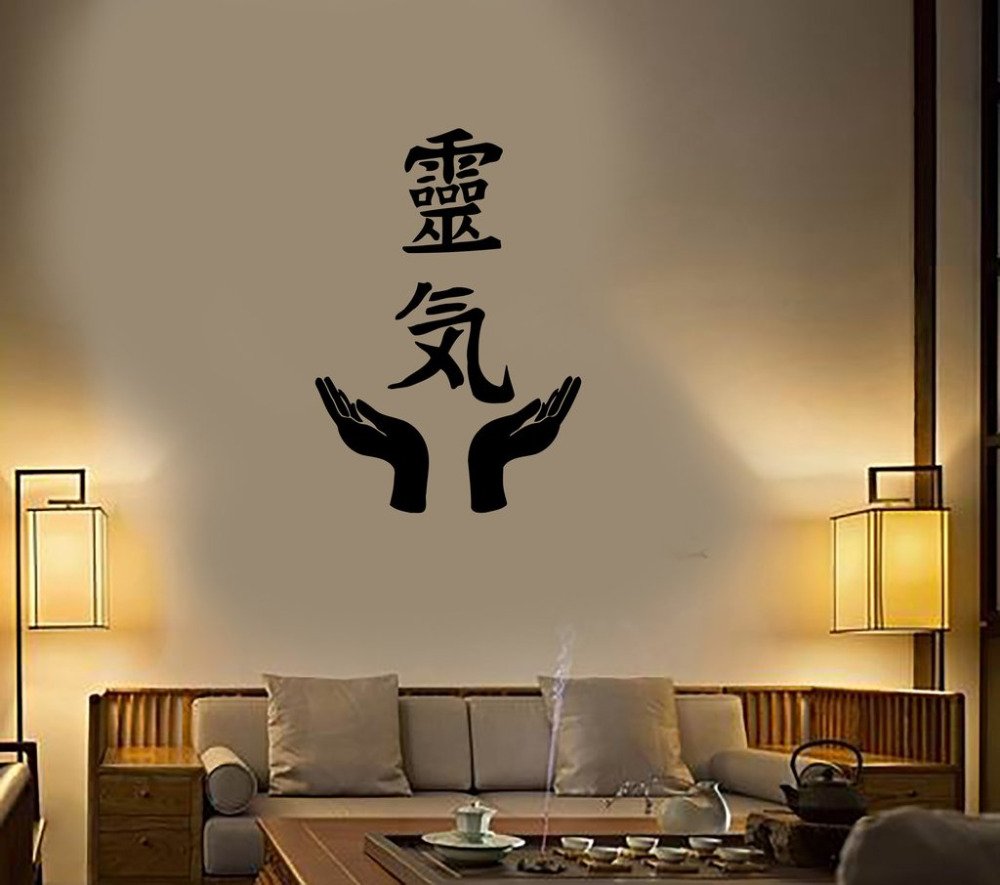 Иероглиф стиль. Украшения для комнаты в японском стиле. Иероглифы на стене. Стена в японском стиле. Украшения на стену в японском стиле.