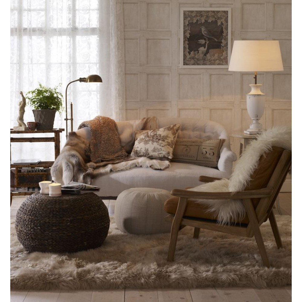 Шкура на стене