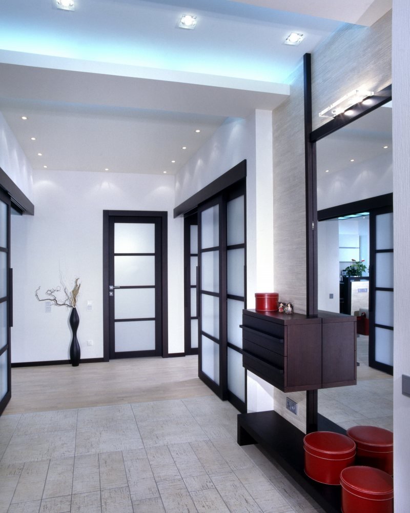 Чёрные двери в интерьере квартиры