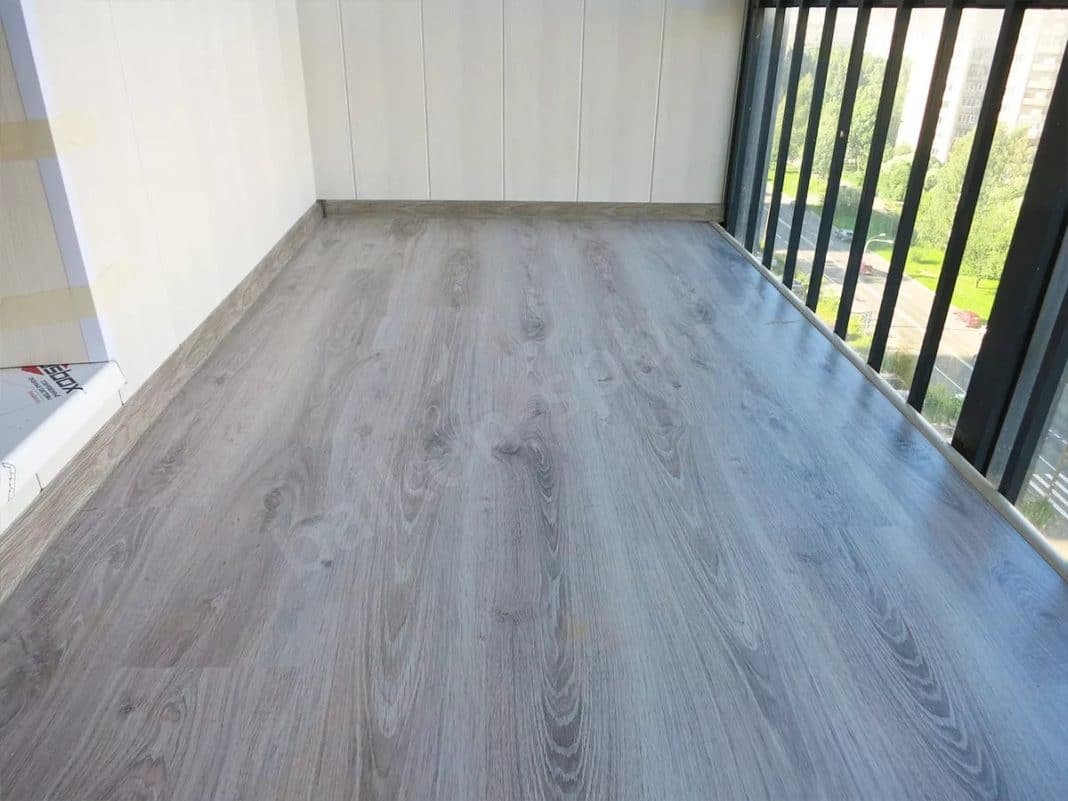 Отделка лоджии ламинатом