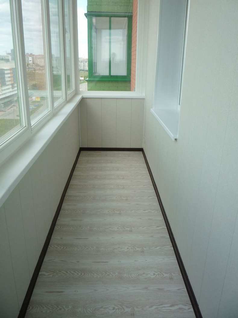 Отделка кирпичного балкона