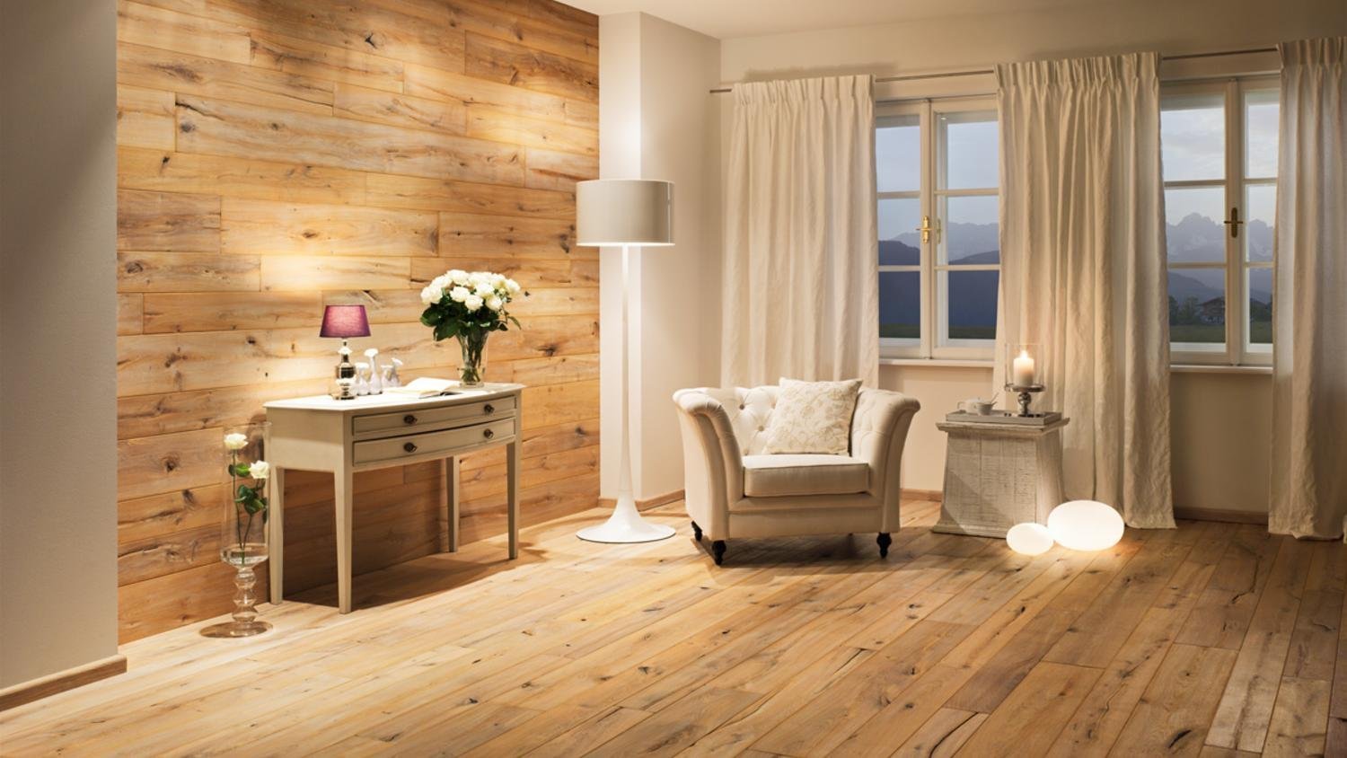 Интерьер квартиры с деревянными полами