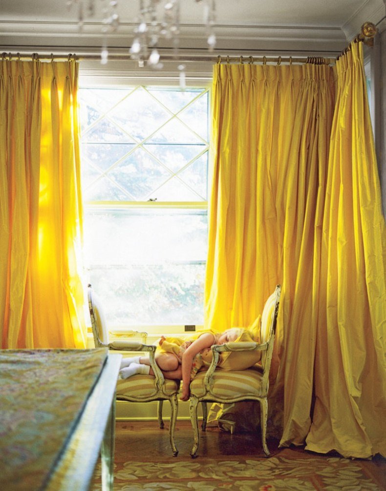 Желтые шторы