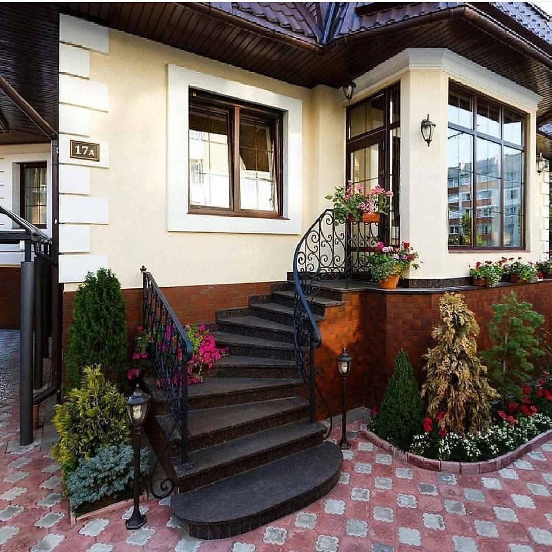 Крыльцо в частном доме