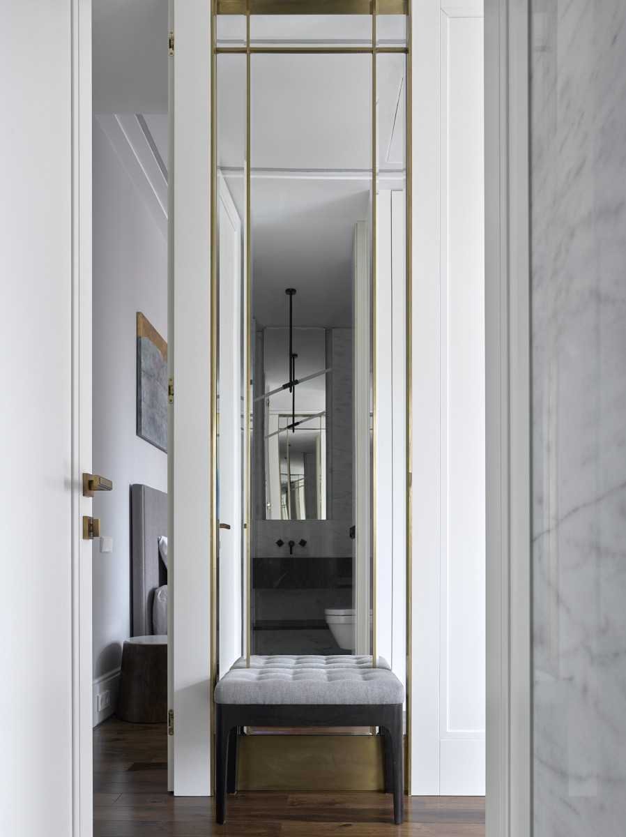 Зеркало с пуфиком в прихожую