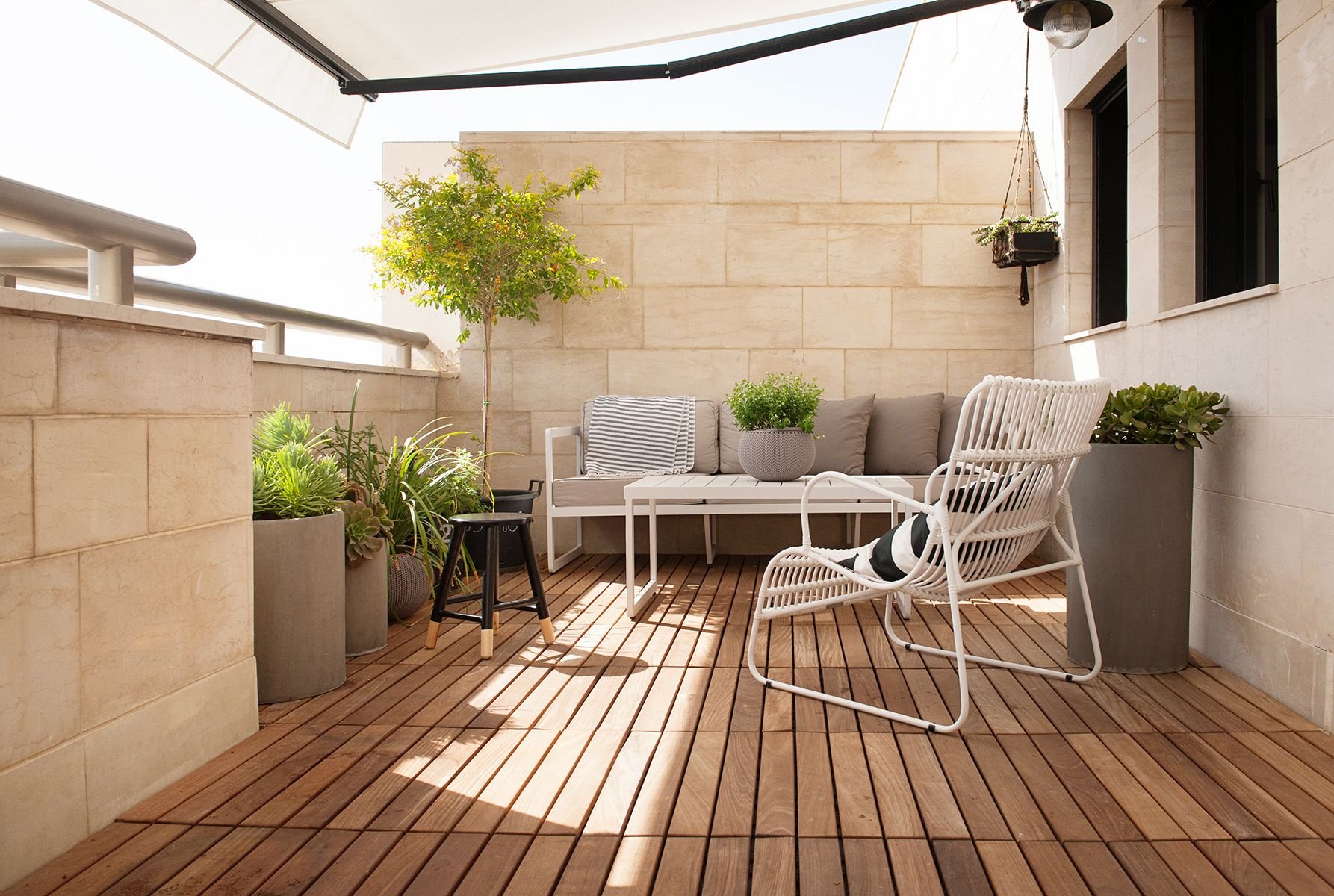 Что такое патио в номере отеля. Квартира с патио что это такое. Терраса в многоквартирном доме. Квартира с патио что это такое. Веранда в квартире.