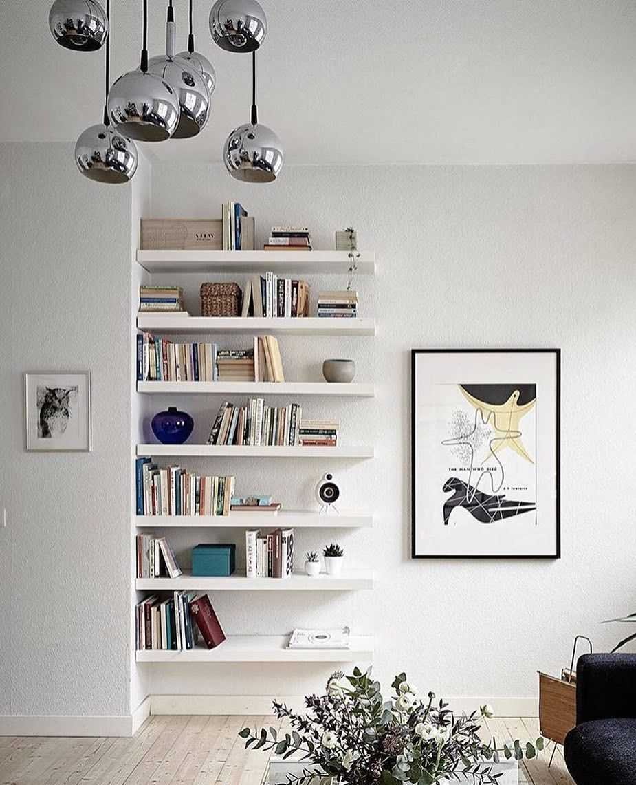 Малогабаритная полочка на стену