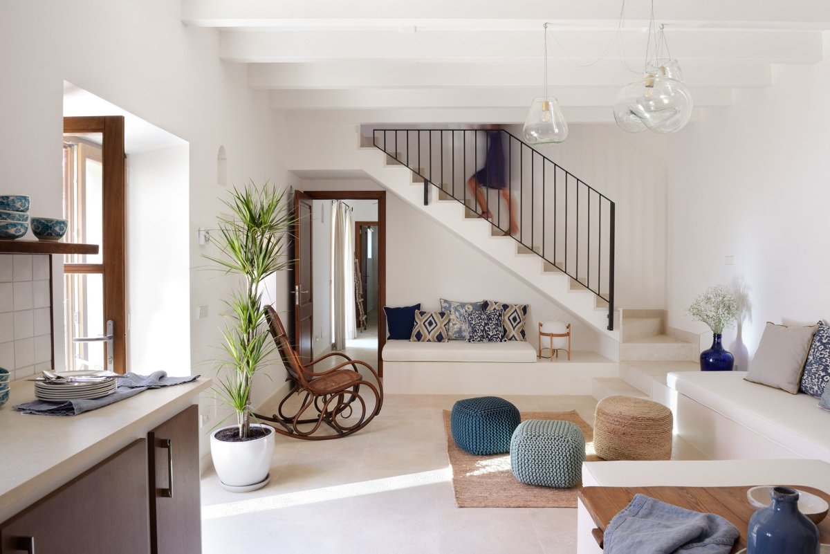 Лестница на чердак в частном доме